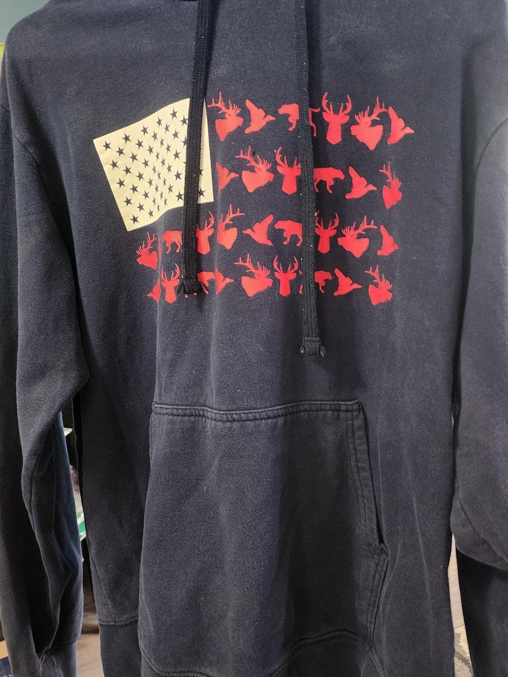 Columbia Black Pullover Hoodie with Red Wildlife (DEER) Flag Graphic Sz MED